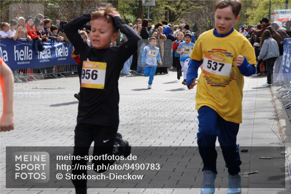 12.04.2026 - 45. Internationalen Wilhelmsburger Insellauf Strokosch-Dieckow http://msf.ph/oto/9490783 12.04.2026 14:20:45 Ziel 751, 940, 958, 832, 1610, 3, 285, 1073, 767, 404, 318, 539, 431, 135, 545, 537, 30, 133, 977, 84, 1606, 473, 956, 467, 324, 299, 1605, 278, 760 meine-sportfotos.de