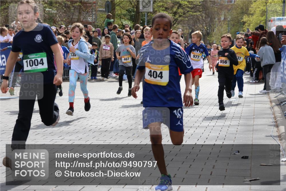 12.04.2026 - 45. Internationalen Wilhelmsburger Insellauf Strokosch-Dieckow http://msf.ph/oto/9490797 12.04.2026 14:20:42 Ziel 301, 61, 237, 578, 751, 940, 958, 832, 1610, 3, 285, 1073, 767, 404, 318, 539, 431, 135, 545, 537, 30, 133, 977, 84, 1606, 473, 956, 467, 324, 299, 1605, 278 meine-sportfotos.de