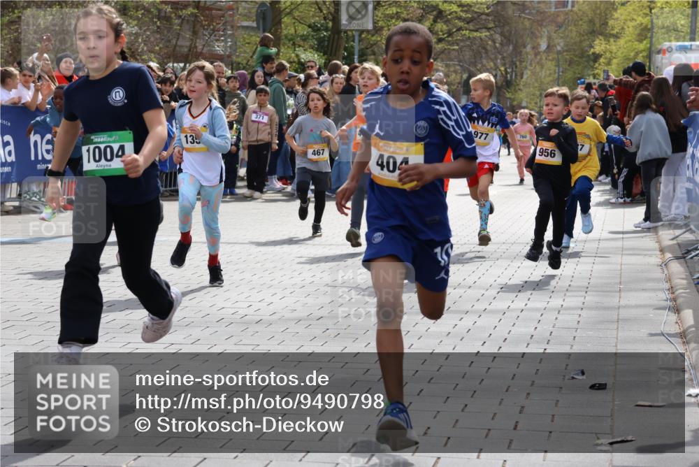12.04.2026 - 45. Internationalen Wilhelmsburger Insellauf Strokosch-Dieckow http://msf.ph/oto/9490798 12.04.2026 14:20:42 Ziel 301, 61, 237, 578, 751, 940, 958, 832, 1610, 3, 285, 1073, 767, 404, 318, 539, 431, 135, 545, 537, 30, 133, 977, 84, 1606, 473, 956, 467, 324, 299, 1605, 278 meine-sportfotos.de