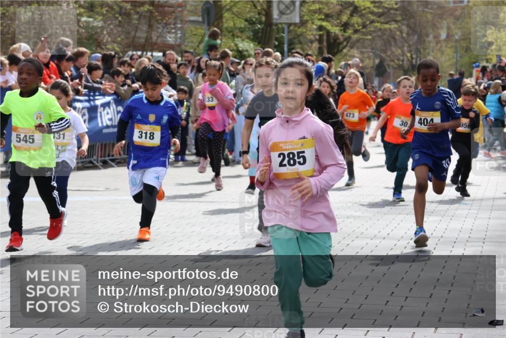 12.04.2026 - 45. Internationalen Wilhelmsburger Insellauf Strokosch-Dieckow http://msf.ph/oto/9490800 12.04.2026 14:20:41 Ziel 935, 301, 61, 237, 578, 751, 940, 958, 832, 1610, 3, 285, 1073, 767, 404, 318, 539, 431, 135, 545, 537, 30, 133, 977, 84, 1606, 473, 956, 467, 324, 299 meine-sportfotos.de
