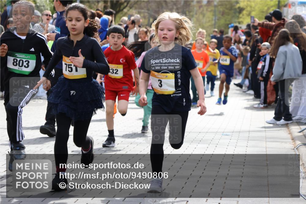 12.04.2026 - 45. Internationalen Wilhelmsburger Insellauf Strokosch-Dieckow http://msf.ph/oto/9490806 12.04.2026 14:20:39 Ziel 576, 935, 301, 61, 237, 578, 751, 940, 958, 832, 1610, 3, 285, 1073, 767, 404, 318, 539, 431, 135, 545, 537, 30, 133, 977, 84, 1606, 473, 956 meine-sportfotos.de