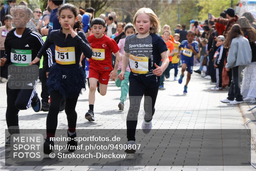 12.04.2026 - 45. Internationalen Wilhelmsburger Insellauf Strokosch-Dieckow http://msf.ph/oto/9490807 12.04.2026 14:20:38 Ziel 576, 935, 301, 61, 237, 578, 751, 940, 958, 832, 1610, 3, 285, 1073, 767, 404, 318, 539, 431, 135, 545, 537, 30, 133, 977, 84 meine-sportfotos.de