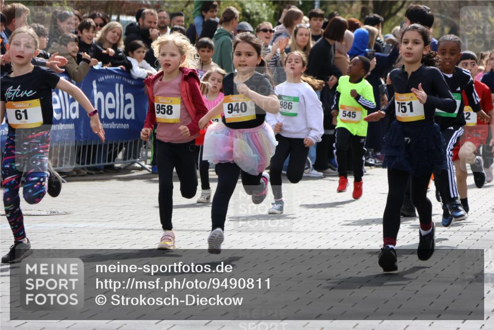 12.04.2026 - 45. Internationalen Wilhelmsburger Insellauf Strokosch-Dieckow http://msf.ph/oto/9490811 12.04.2026 14:20:37 Ziel 20, 313, 576, 935, 301, 61, 237, 578, 751, 940, 958, 832, 1610, 3, 285, 1073, 767, 404, 318, 539, 431, 135, 545 meine-sportfotos.de