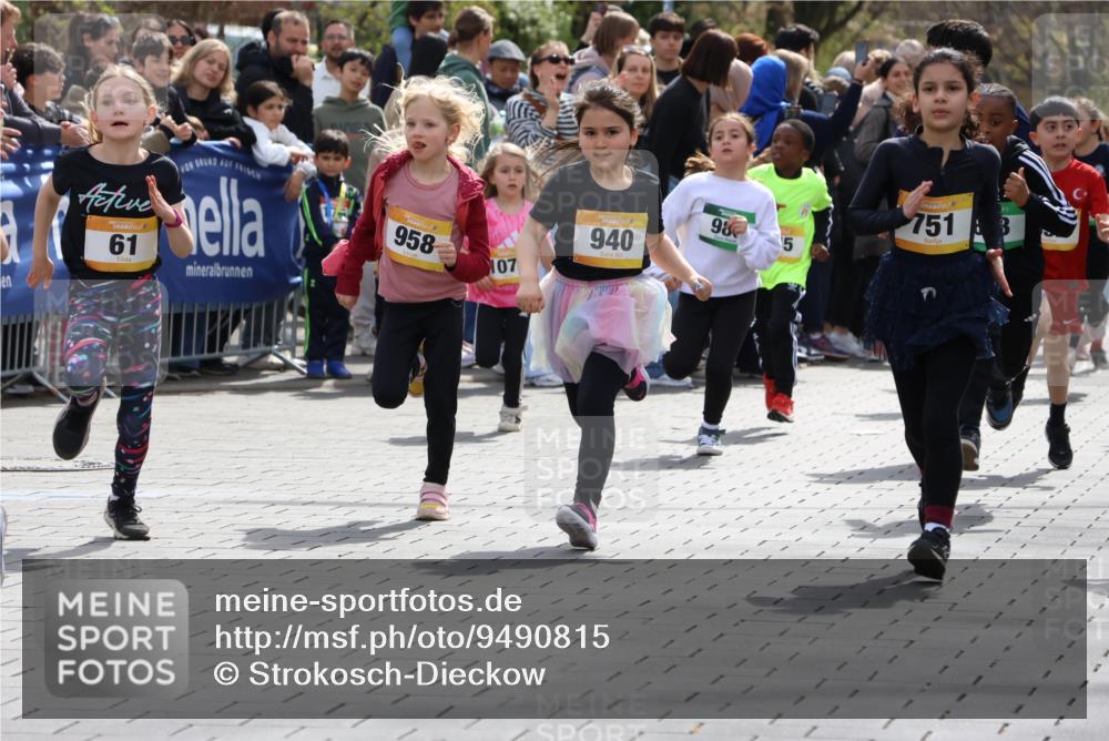 12.04.2026 - 45. Internationalen Wilhelmsburger Insellauf Strokosch-Dieckow http://msf.ph/oto/9490815 12.04.2026 14:20:37 Ziel 20, 313, 576, 935, 301, 61, 237, 578, 751, 940, 958, 832, 1610, 3, 285, 1073, 767, 404, 318, 539, 431, 135, 545 meine-sportfotos.de