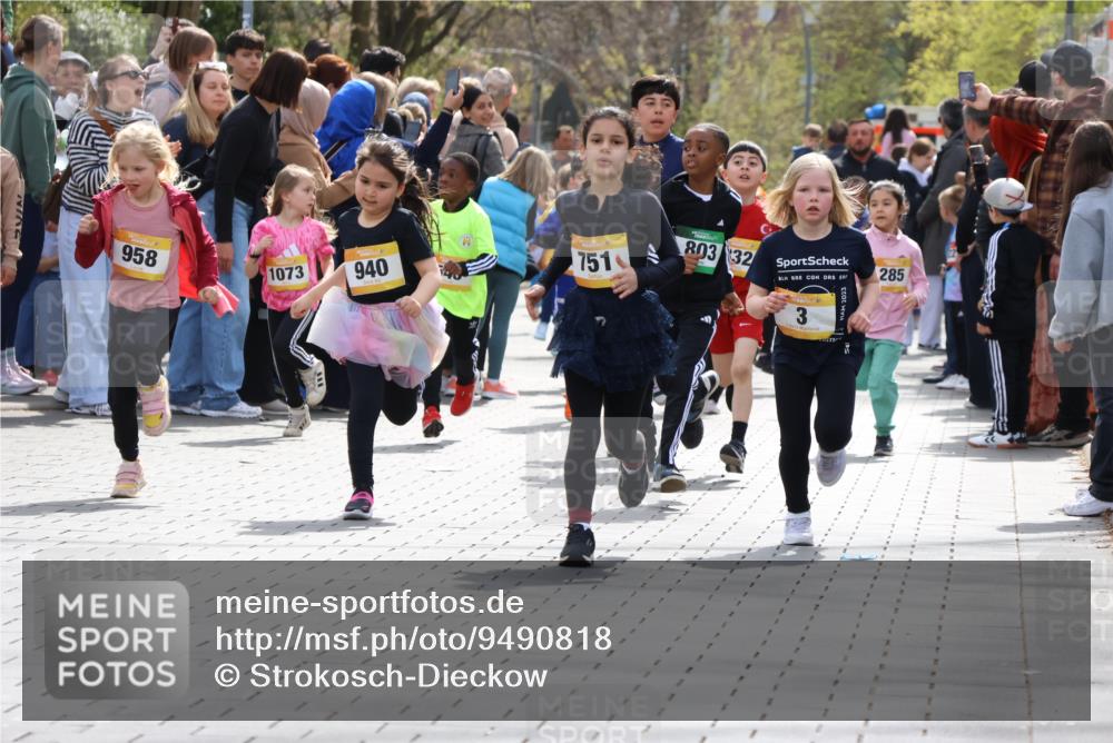 12.04.2026 - 45. Internationalen Wilhelmsburger Insellauf Strokosch-Dieckow http://msf.ph/oto/9490818 12.04.2026 14:20:36 Ziel 171, 20, 313, 576, 935, 301, 61, 237, 578, 751, 940, 958, 832, 1610, 3, 285, 1073, 767, 404, 318, 539 meine-sportfotos.de
