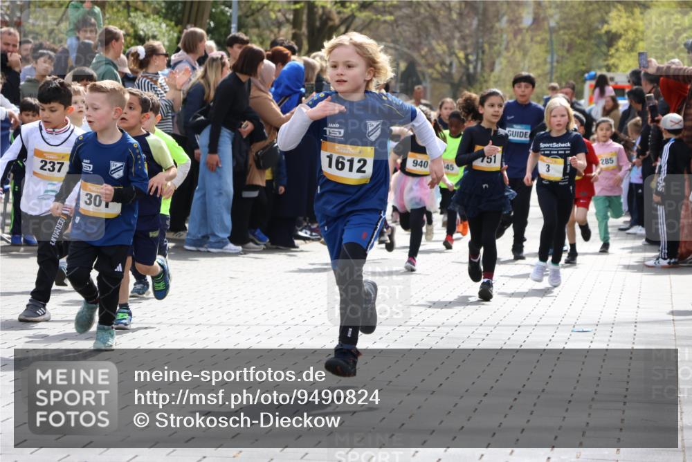 12.04.2026 - 45. Internationalen Wilhelmsburger Insellauf Strokosch-Dieckow http://msf.ph/oto/9490824 12.04.2026 14:20:35 Ziel 171, 20, 313, 576, 935, 301, 61, 237, 578, 751, 940, 958, 832, 1610, 3, 285, 1073, 767, 404 meine-sportfotos.de
