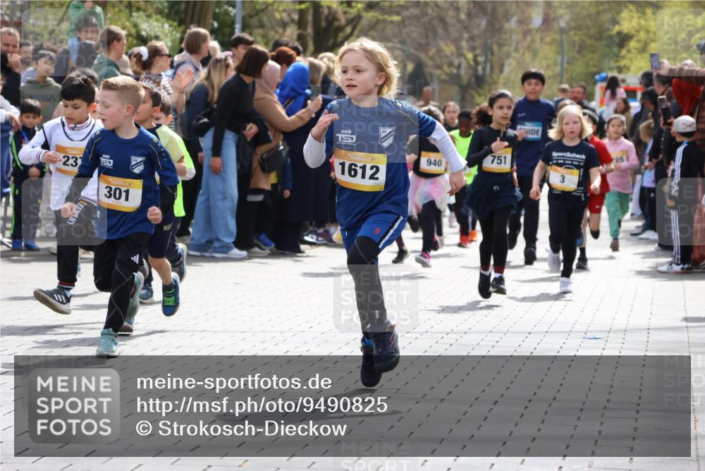 12.04.2026 - 45. Internationalen Wilhelmsburger Insellauf Strokosch-Dieckow http://msf.ph/oto/9490825 12.04.2026 14:20:35 Ziel 171, 20, 313, 576, 935, 301, 61, 237, 578, 751, 940, 958, 832, 1610, 3, 285, 1073, 767, 404 meine-sportfotos.de