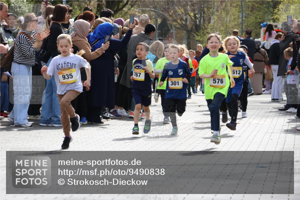 12.04.2026 - 45. Internationalen Wilhelmsburger Insellauf Strokosch-Dieckow http://msf.ph/oto/9490838 12.04.2026 14:20:31 Ziel 632, 1608, 165, 171, 20, 313, 576, 935, 301, 61, 237 meine-sportfotos.de