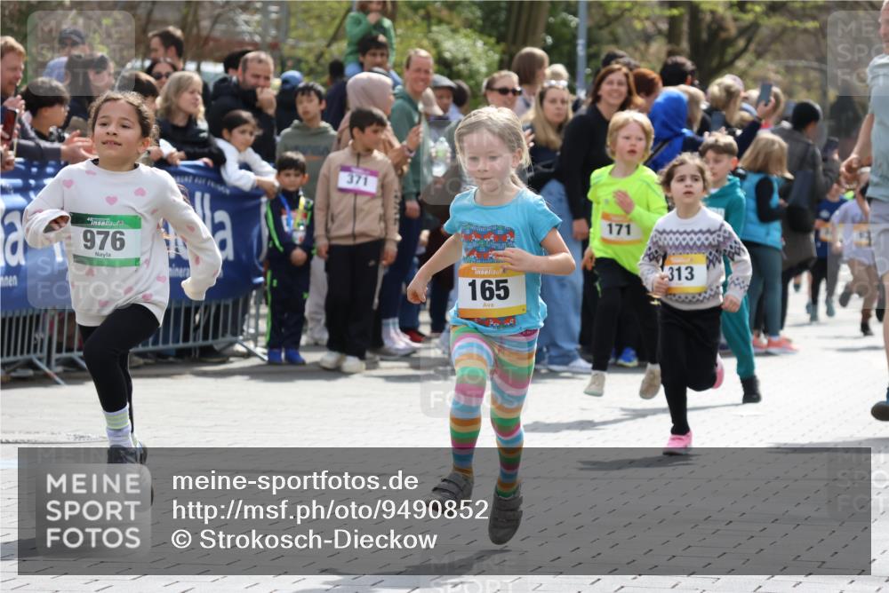 12.04.2026 - 45. Internationalen Wilhelmsburger Insellauf Strokosch-Dieckow http://msf.ph/oto/9490852 12.04.2026 14:20:27 Ziel 998, 228, 298, 293, 744, 1008, 747, 262, 598, 730, 632, 1608, 165, 171, 20, 313 meine-sportfotos.de