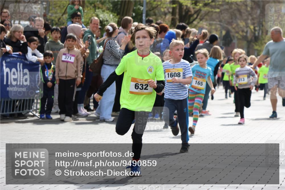 12.04.2026 - 45. Internationalen Wilhelmsburger Insellauf Strokosch-Dieckow http://msf.ph/oto/9490859 12.04.2026 14:20:24 Ziel 948, 1058, 966, 998, 228, 298, 293, 744, 1008, 747, 262, 598, 730, 632, 1608, 165, 171 meine-sportfotos.de