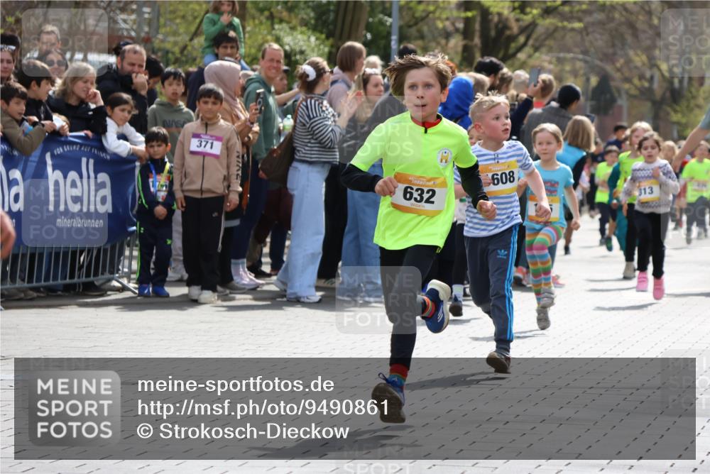 12.04.2026 - 45. Internationalen Wilhelmsburger Insellauf Strokosch-Dieckow http://msf.ph/oto/9490861 12.04.2026 14:20:24 Ziel 948, 1058, 966, 998, 228, 298, 293, 744, 1008, 747, 262, 598, 730, 632, 1608, 165, 171 meine-sportfotos.de