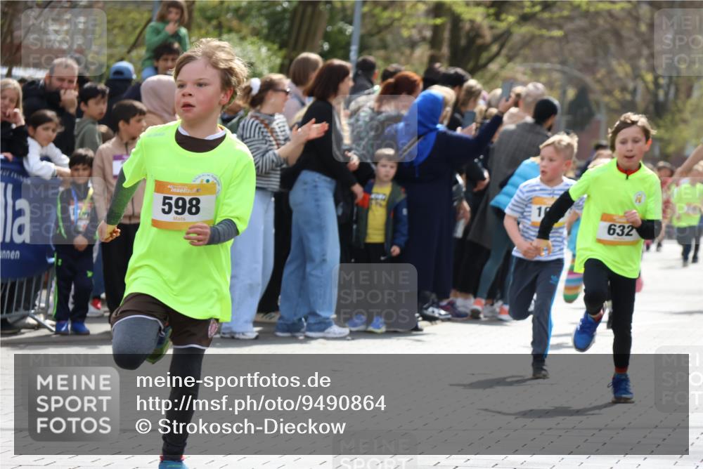 12.04.2026 - 45. Internationalen Wilhelmsburger Insellauf Strokosch-Dieckow http://msf.ph/oto/9490864 12.04.2026 14:20:23 Ziel 29, 948, 1058, 966, 998, 228, 298, 293, 744, 1008, 747, 262, 598, 730, 632, 1608, 165 meine-sportfotos.de