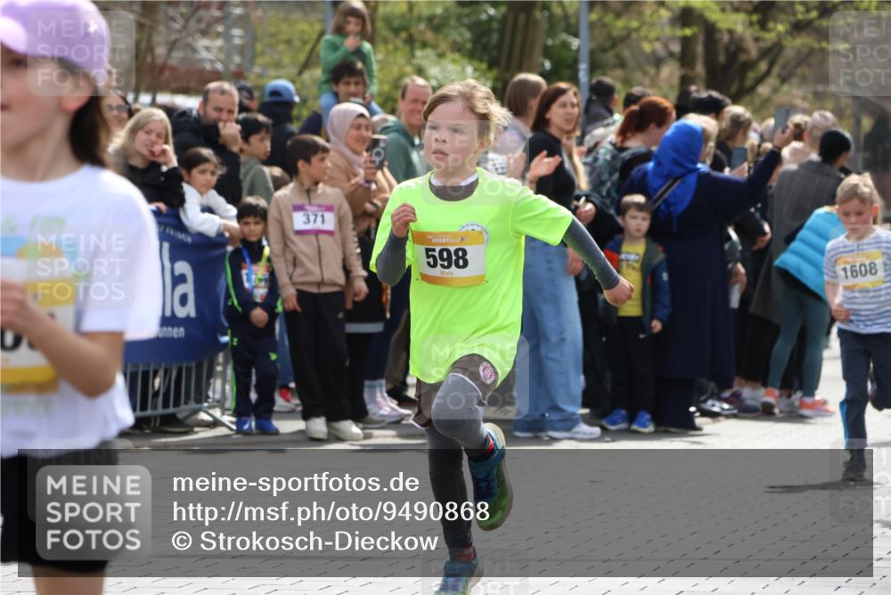 12.04.2026 - 45. Internationalen Wilhelmsburger Insellauf Strokosch-Dieckow http://msf.ph/oto/9490868 12.04.2026 14:20:23 Ziel 29, 948, 1058, 966, 998, 228, 298, 293, 744, 1008, 747, 262, 598, 730, 632, 1608, 165 meine-sportfotos.de