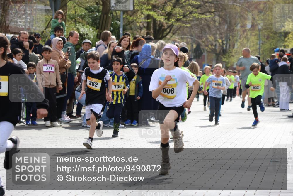 12.04.2026 - 45. Internationalen Wilhelmsburger Insellauf Strokosch-Dieckow http://msf.ph/oto/9490872 12.04.2026 14:20:21 Ziel 949, 1607, 29, 948, 1058, 966, 998, 228, 298, 293, 744, 1008, 747, 262, 598, 730, 632, 1608 meine-sportfotos.de