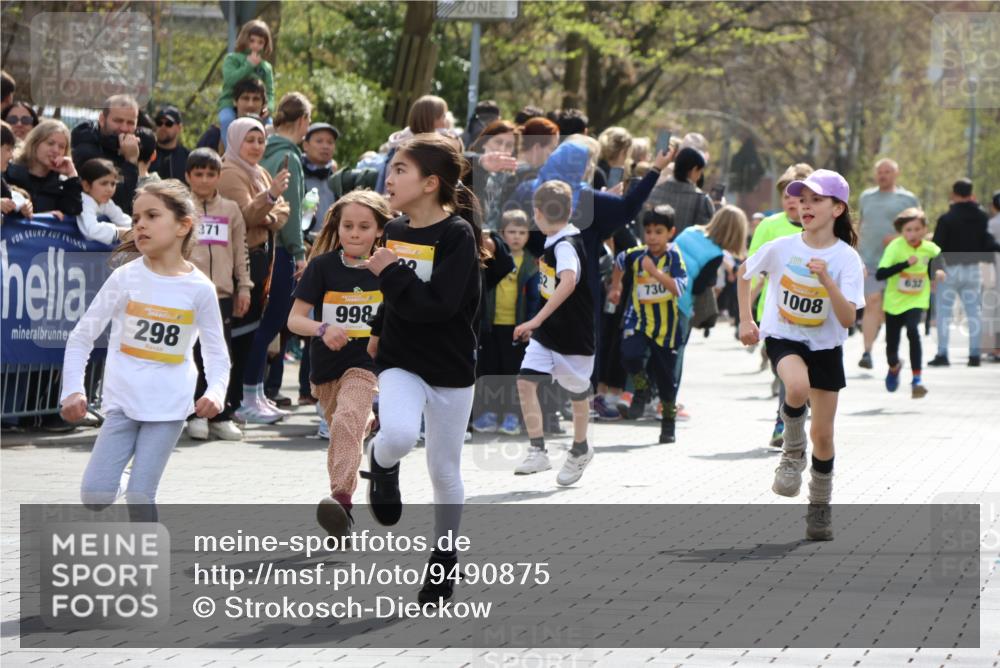 12.04.2026 - 45. Internationalen Wilhelmsburger Insellauf Strokosch-Dieckow http://msf.ph/oto/9490875 12.04.2026 14:20:20 Ziel 1623, 844, 34, 949, 1607, 29, 948, 1058, 966, 998, 228, 298, 293, 744, 1008, 747, 262, 598, 730, 632, 1608 meine-sportfotos.de