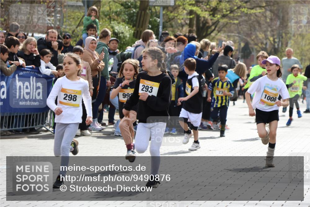 12.04.2026 - 45. Internationalen Wilhelmsburger Insellauf Strokosch-Dieckow http://msf.ph/oto/9490876 12.04.2026 14:20:20 Ziel 1623, 844, 34, 949, 1607, 29, 948, 1058, 966, 998, 228, 298, 293, 744, 1008, 747, 262, 598, 730, 632, 1608 meine-sportfotos.de