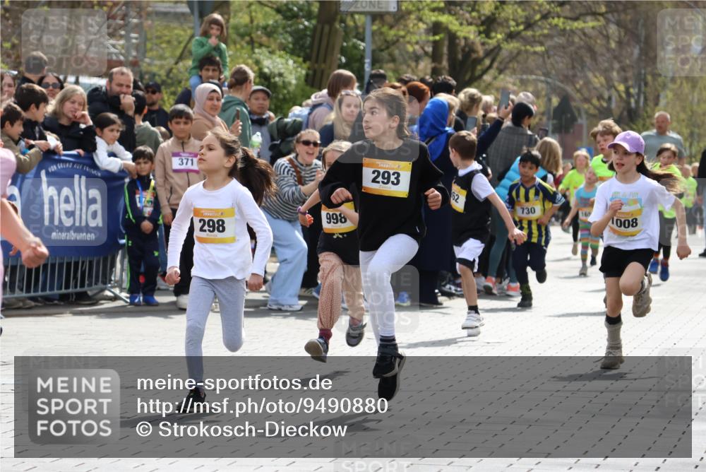 12.04.2026 - 45. Internationalen Wilhelmsburger Insellauf Strokosch-Dieckow http://msf.ph/oto/9490880 12.04.2026 14:20:20 Ziel 1623, 844, 34, 949, 1607, 29, 948, 1058, 966, 998, 228, 298, 293, 744, 1008, 747, 262, 598, 730, 632, 1608 meine-sportfotos.de