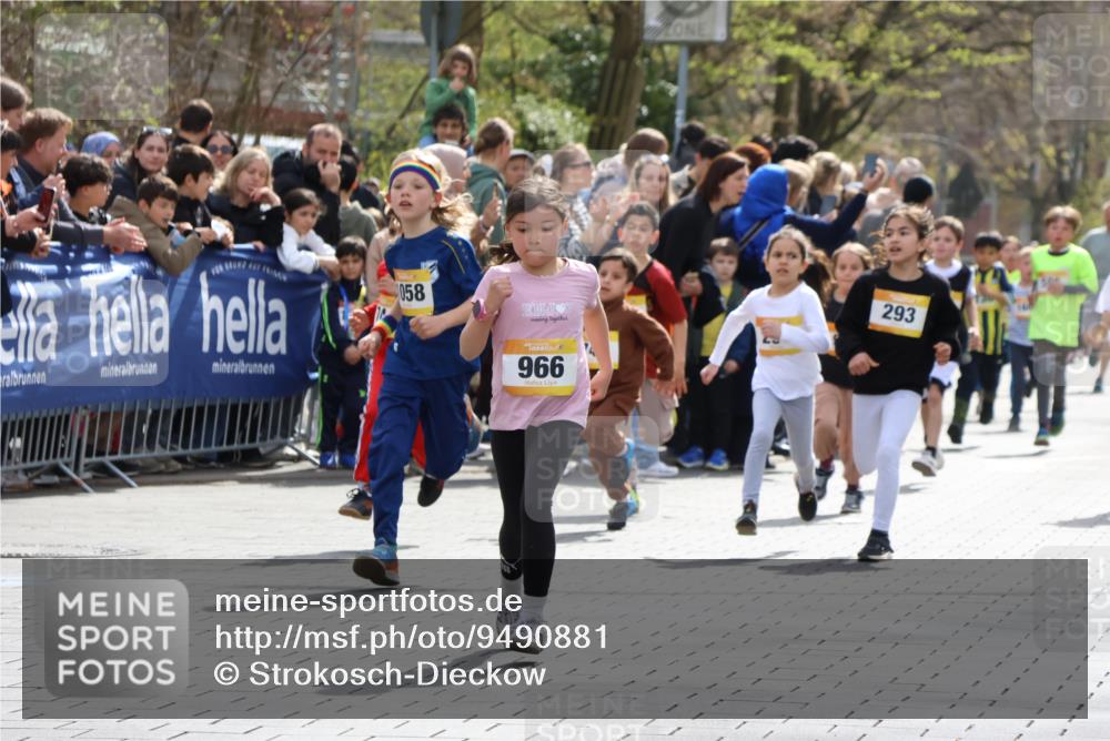 12.04.2026 - 45. Internationalen Wilhelmsburger Insellauf Strokosch-Dieckow http://msf.ph/oto/9490881 12.04.2026 14:20:19 Ziel 1623, 844, 34, 949, 1607, 29, 948, 1058, 966, 998, 228, 298, 293, 744, 1008, 747, 262, 598, 730, 632 meine-sportfotos.de
