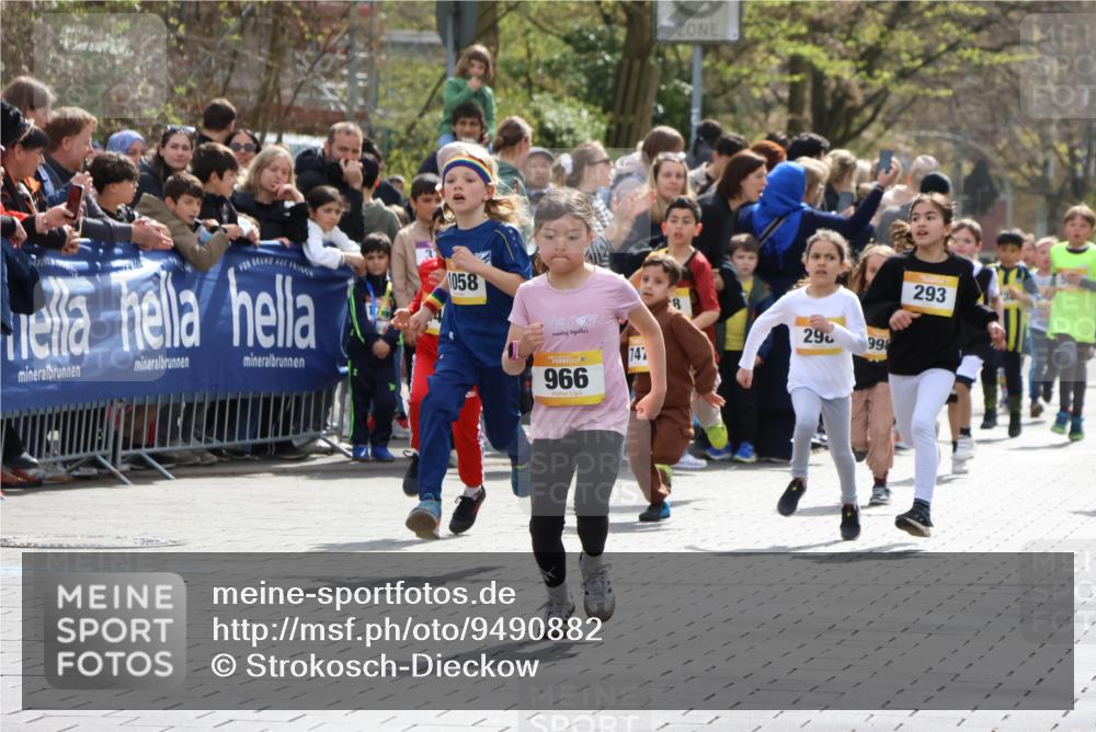 12.04.2026 - 45. Internationalen Wilhelmsburger Insellauf Strokosch-Dieckow http://msf.ph/oto/9490882 12.04.2026 14:20:19 Ziel 1623, 844, 34, 949, 1607, 29, 948, 1058, 966, 998, 228, 298, 293, 744, 1008, 747, 262, 598, 730, 632 meine-sportfotos.de