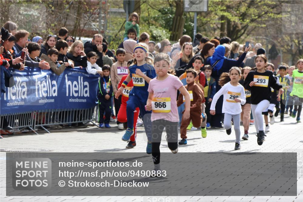 12.04.2026 - 45. Internationalen Wilhelmsburger Insellauf Strokosch-Dieckow http://msf.ph/oto/9490883 12.04.2026 14:20:18 Ziel 750, 1623, 844, 34, 949, 1607, 29, 948, 1058, 966, 998, 228, 298, 293, 744, 1008, 747, 262, 598, 730 meine-sportfotos.de