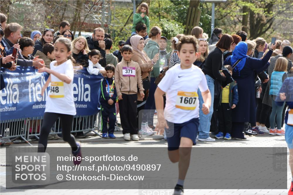 12.04.2026 - 45. Internationalen Wilhelmsburger Insellauf Strokosch-Dieckow http://msf.ph/oto/9490897 12.04.2026 14:20:16 Ziel 750, 1623, 844, 34, 949, 1607, 29, 948, 1058, 966, 998, 228, 298, 293 meine-sportfotos.de