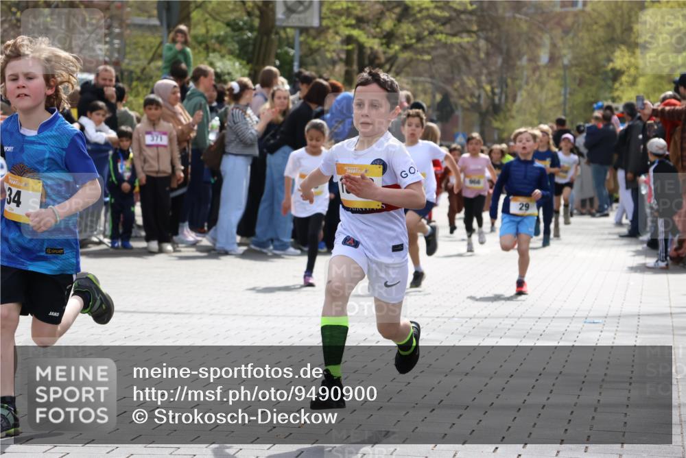 12.04.2026 - 45. Internationalen Wilhelmsburger Insellauf Strokosch-Dieckow http://msf.ph/oto/9490900 12.04.2026 14:20:14 Ziel 405, 1060, 642, 753, 750, 1623, 844, 34, 949, 1607, 29, 948, 1058, 966 meine-sportfotos.de
