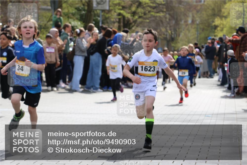12.04.2026 - 45. Internationalen Wilhelmsburger Insellauf Strokosch-Dieckow http://msf.ph/oto/9490903 12.04.2026 14:20:14 Ziel 405, 1060, 642, 753, 750, 1623, 844, 34, 949, 1607, 29, 948, 1058, 966 meine-sportfotos.de