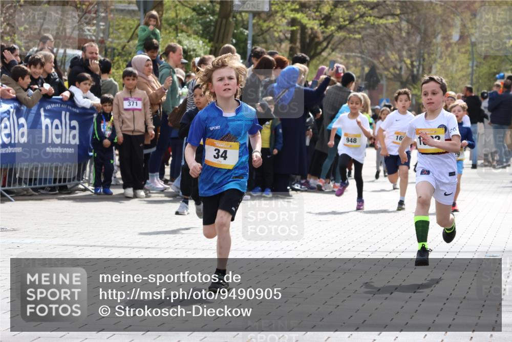12.04.2026 - 45. Internationalen Wilhelmsburger Insellauf Strokosch-Dieckow http://msf.ph/oto/9490905 12.04.2026 14:20:13 Ziel 405, 1060, 642, 753, 750, 1623, 844, 34, 949, 1607, 29, 948, 1058 meine-sportfotos.de
