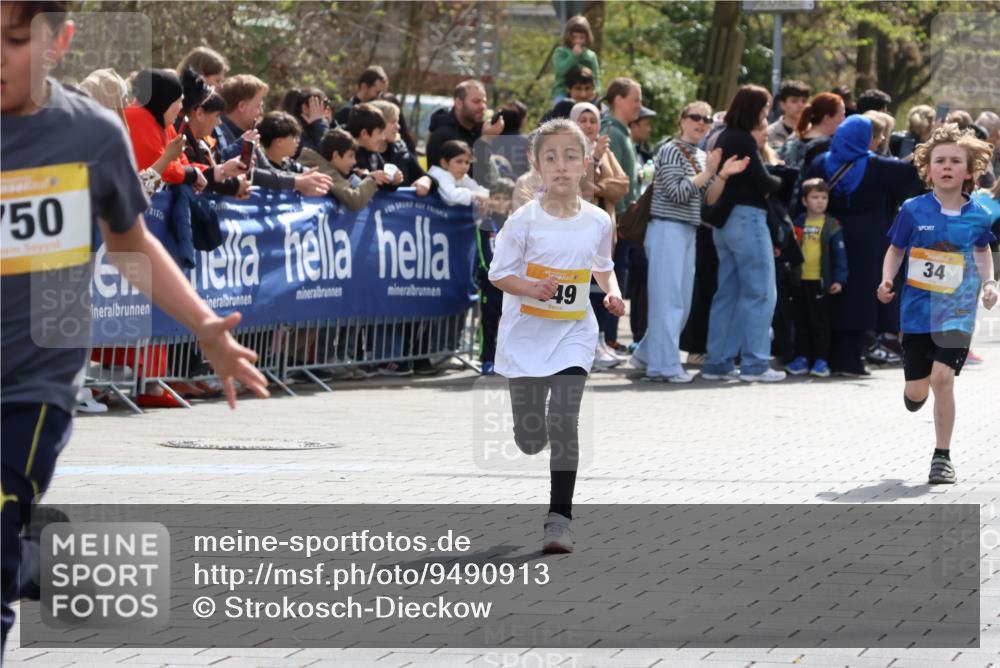 12.04.2026 - 45. Internationalen Wilhelmsburger Insellauf Strokosch-Dieckow http://msf.ph/oto/9490913 12.04.2026 14:20:12 Ziel 587, 405, 1060, 642, 753, 750, 1623, 844, 34, 949, 1607, 29, 948 meine-sportfotos.de