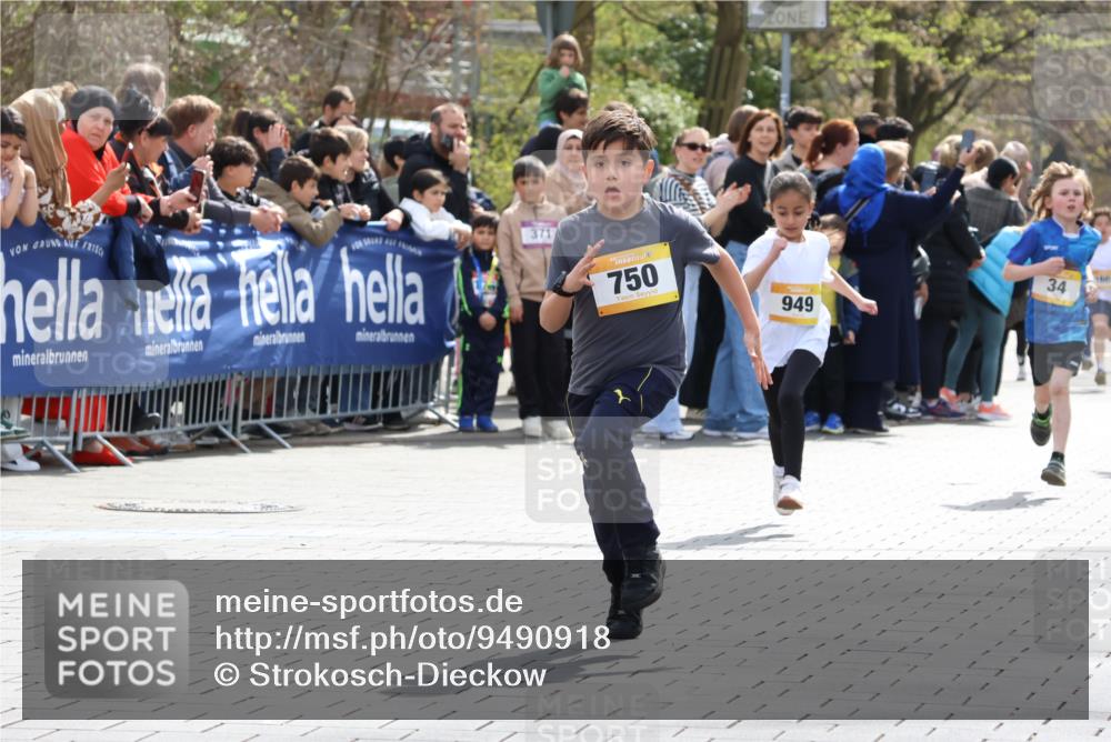 12.04.2026 - 45. Internationalen Wilhelmsburger Insellauf Strokosch-Dieckow http://msf.ph/oto/9490918 12.04.2026 14:20:11 Ziel 775, 587, 405, 1060, 642, 753, 750, 1623, 844, 34, 949, 1607, 29 meine-sportfotos.de