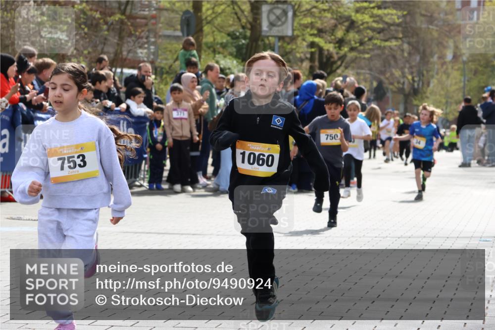 12.04.2026 - 45. Internationalen Wilhelmsburger Insellauf Strokosch-Dieckow http://msf.ph/oto/9490924 12.04.2026 14:20:09 Ziel 1618, 108, 534, 447, 560, 734, 775, 587, 405, 1060, 642, 753, 750, 1623, 844, 34, 949 meine-sportfotos.de
