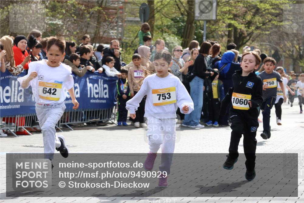 12.04.2026 - 45. Internationalen Wilhelmsburger Insellauf Strokosch-Dieckow http://msf.ph/oto/9490929 12.04.2026 14:20:08 Ziel 304, 225, 1618, 108, 534, 447, 560, 734, 775, 587, 405, 1060, 642, 753, 750, 1623, 844, 34 meine-sportfotos.de