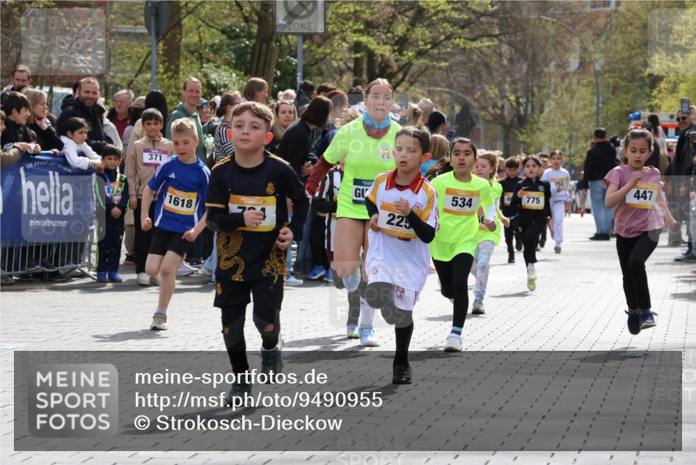 12.04.2026 - 45. Internationalen Wilhelmsburger Insellauf Strokosch-Dieckow http://msf.ph/oto/9490955 12.04.2026 14:20:01 Ziel 1602, 478, 83, 968, 465, 631, 1621, 304, 225, 1618, 108, 534, 447, 560, 734, 775, 587 meine-sportfotos.de