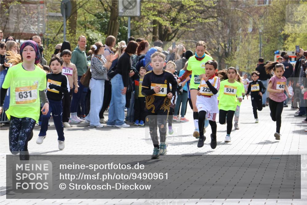 12.04.2026 - 45. Internationalen Wilhelmsburger Insellauf Strokosch-Dieckow http://msf.ph/oto/9490961 12.04.2026 14:20:00 Ziel 155, 621, 1602, 478, 83, 968, 465, 631, 1621, 304, 225, 1618, 108, 534, 447, 560, 734, 775, 587 meine-sportfotos.de