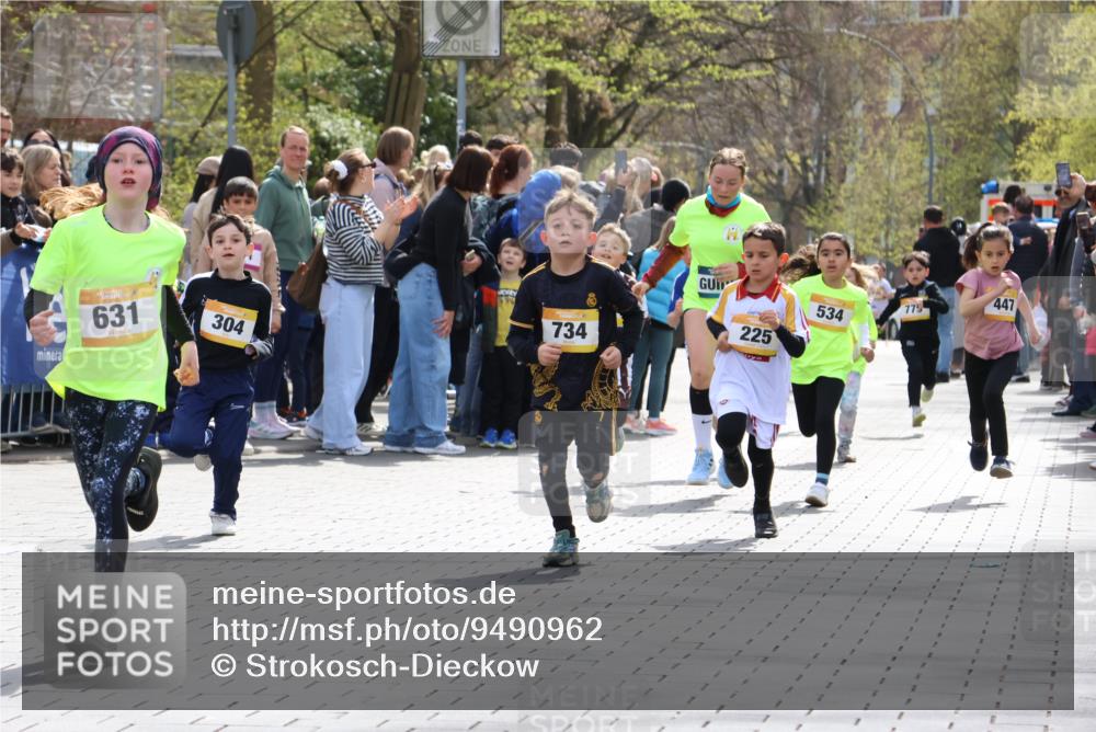 12.04.2026 - 45. Internationalen Wilhelmsburger Insellauf Strokosch-Dieckow http://msf.ph/oto/9490962 12.04.2026 14:20:00 Ziel 155, 621, 1602, 478, 83, 968, 465, 631, 1621, 304, 225, 1618, 108, 534, 447, 560, 734, 775, 587 meine-sportfotos.de