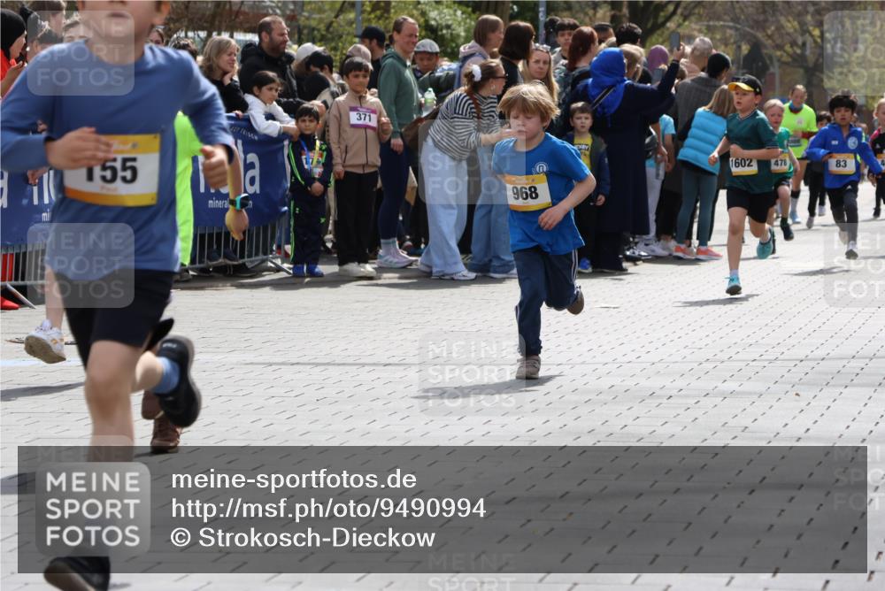 12.04.2026 - 45. Internationalen Wilhelmsburger Insellauf Strokosch-Dieckow http://msf.ph/oto/9490994 12.04.2026 14:19:53 Ziel 952, 1604, 985, 944, 64, 96, 579, 740, 943, 793, 845, 682, 413, 982, 155, 621, 1602, 478, 83, 968 meine-sportfotos.de
