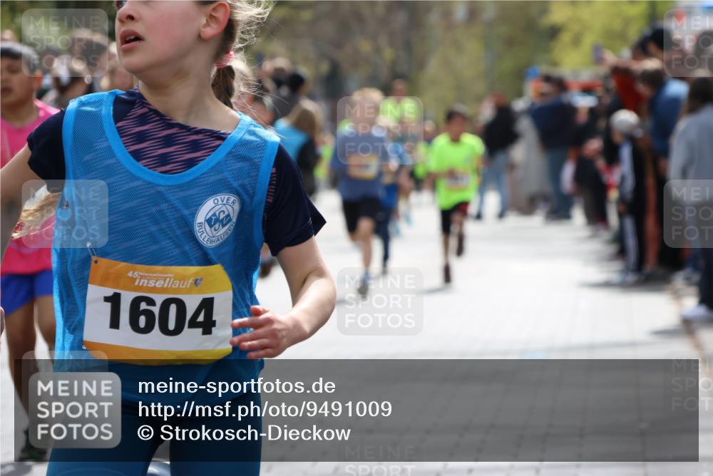 12.04.2026 - 45. Internationalen Wilhelmsburger Insellauf Strokosch-Dieckow http://msf.ph/oto/9491009 12.04.2026 14:19:49 Ziel 787, 952, 1604, 985, 944, 64, 96, 579, 740, 943, 793, 845, 682, 413, 982, 155, 621 meine-sportfotos.de