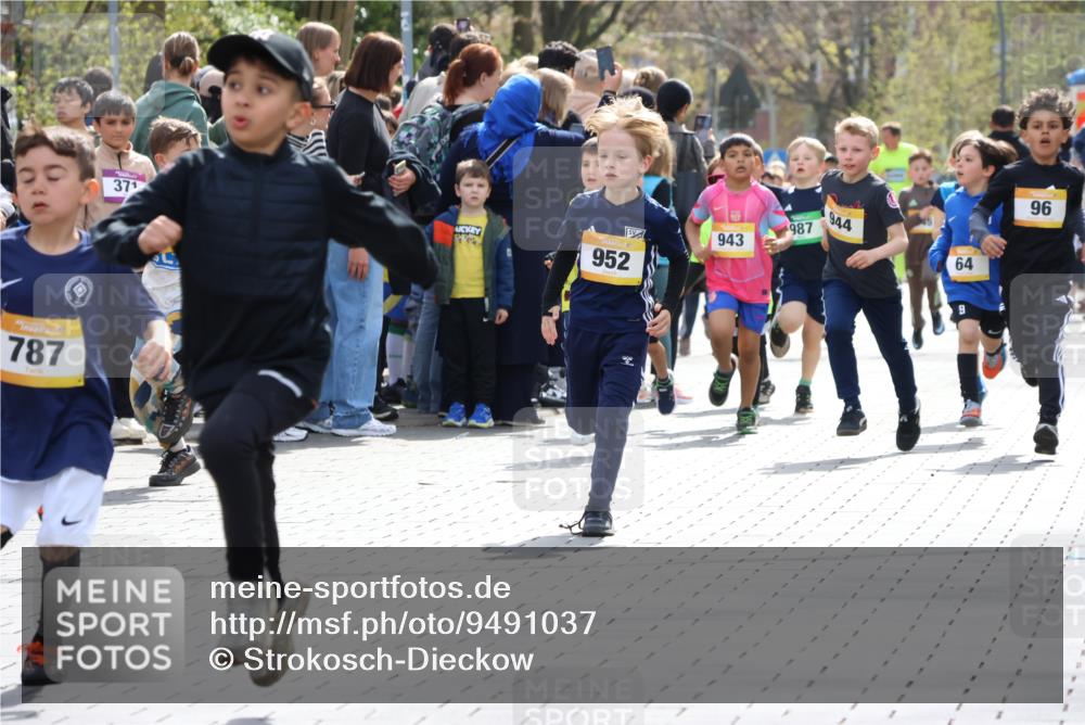 12.04.2026 - 45. Internationalen Wilhelmsburger Insellauf Strokosch-Dieckow http://msf.ph/oto/9491037 12.04.2026 14:19:45 Ziel 480, 787, 952, 1604, 985, 944, 64, 96, 579, 740, 943, 793, 845 meine-sportfotos.de