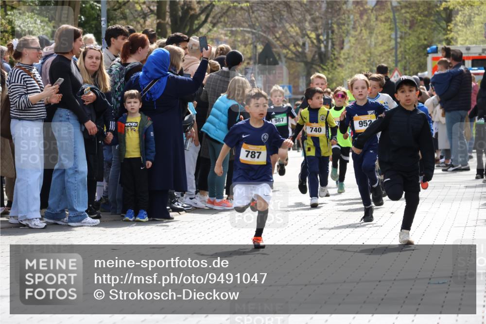 12.04.2026 - 45. Internationalen Wilhelmsburger Insellauf Strokosch-Dieckow http://msf.ph/oto/9491047 12.04.2026 14:19:42 Ziel 950, 275, 480, 787, 952, 1604, 985, 944, 64 meine-sportfotos.de