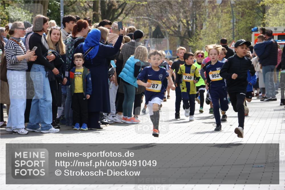 12.04.2026 - 45. Internationalen Wilhelmsburger Insellauf Strokosch-Dieckow http://msf.ph/oto/9491049 12.04.2026 14:19:42 Ziel 950, 275, 480, 787, 952, 1604, 985, 944, 64 meine-sportfotos.de