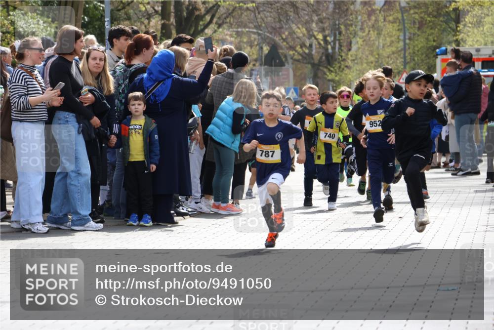 12.04.2026 - 45. Internationalen Wilhelmsburger Insellauf Strokosch-Dieckow http://msf.ph/oto/9491050 12.04.2026 14:19:42 Ziel 950, 275, 480, 787, 952, 1604, 985, 944, 64 meine-sportfotos.de