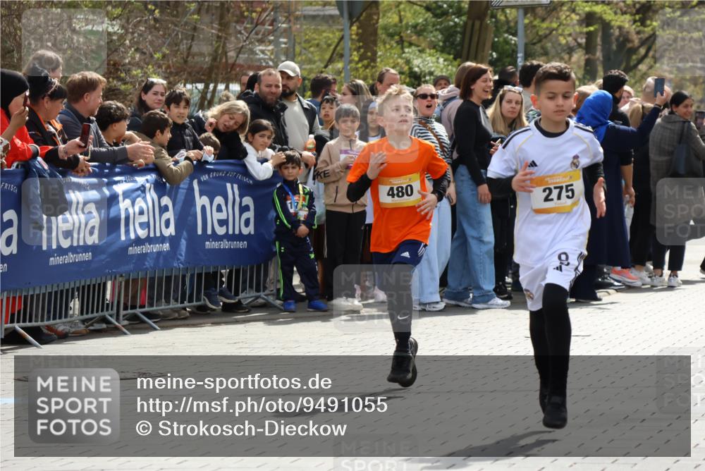 12.04.2026 - 45. Internationalen Wilhelmsburger Insellauf Strokosch-Dieckow http://msf.ph/oto/9491055 12.04.2026 14:19:37 Ziel 1614, 1613, 950, 275, 480 meine-sportfotos.de