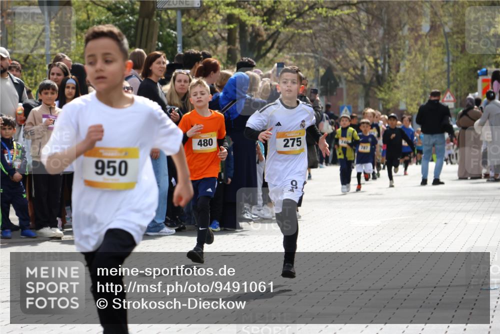 12.04.2026 - 45. Internationalen Wilhelmsburger Insellauf Strokosch-Dieckow http://msf.ph/oto/9491061 12.04.2026 14:19:36 Ziel 1614, 1613, 950, 275, 480 meine-sportfotos.de