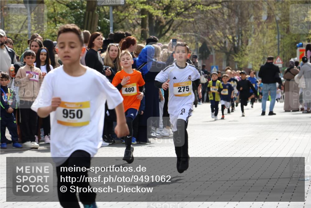 12.04.2026 - 45. Internationalen Wilhelmsburger Insellauf Strokosch-Dieckow http://msf.ph/oto/9491062 12.04.2026 14:19:35 Ziel 1614, 1613, 950, 275, 480 meine-sportfotos.de