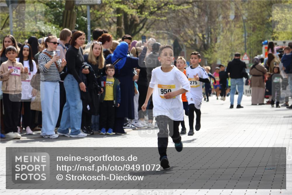 12.04.2026 - 45. Internationalen Wilhelmsburger Insellauf Strokosch-Dieckow http://msf.ph/oto/9491072 12.04.2026 14:19:33 Ziel 265, 87, 1614, 1613, 950, 275, 480 meine-sportfotos.de