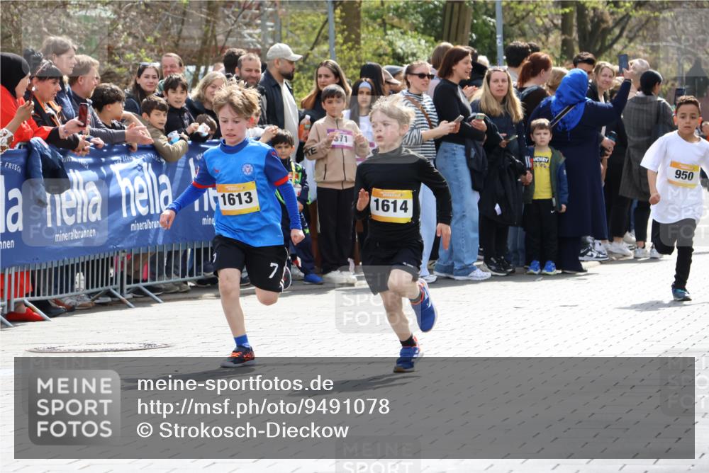 12.04.2026 - 45. Internationalen Wilhelmsburger Insellauf Strokosch-Dieckow http://msf.ph/oto/9491078 12.04.2026 14:19:32 Ziel 265, 87, 1614, 1613, 950, 275 meine-sportfotos.de