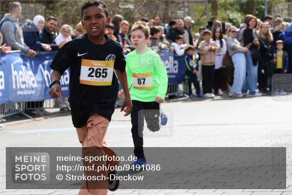 12.04.2026 - 45. Internationalen Wilhelmsburger Insellauf Strokosch-Dieckow http://msf.ph/oto/9491086 12.04.2026 14:19:28 Ziel 941, 265, 87, 1614, 1613 meine-sportfotos.de