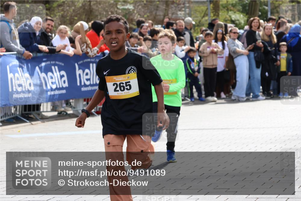 12.04.2026 - 45. Internationalen Wilhelmsburger Insellauf Strokosch-Dieckow http://msf.ph/oto/9491089 12.04.2026 14:19:28 Ziel 941, 265, 87, 1614, 1613 meine-sportfotos.de