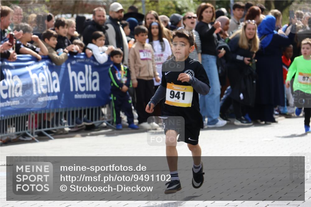 12.04.2026 - 45. Internationalen Wilhelmsburger Insellauf Strokosch-Dieckow http://msf.ph/oto/9491102 12.04.2026 14:19:24 Ziel 941, 265, 87 meine-sportfotos.de