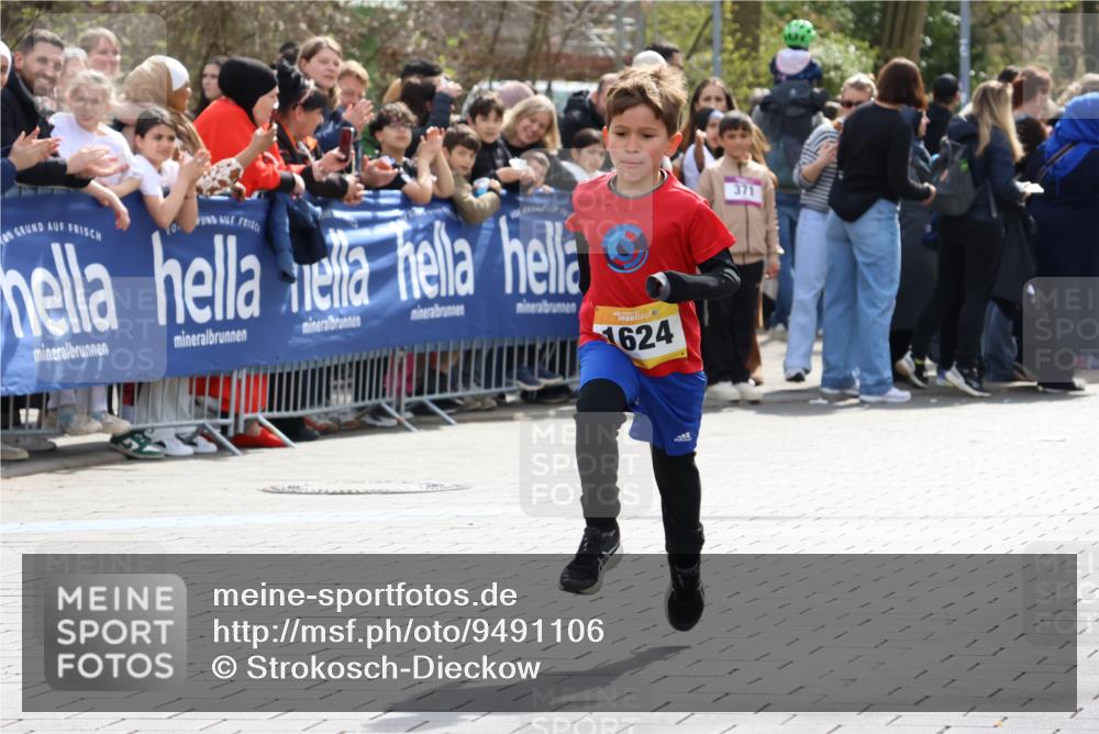 12.04.2026 - 45. Internationalen Wilhelmsburger Insellauf Strokosch-Dieckow http://msf.ph/oto/9491106 12.04.2026 14:19:09 Ziel 1624 meine-sportfotos.de